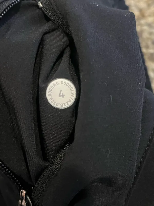 Lululemon Shorts 4" 4 - Image 3