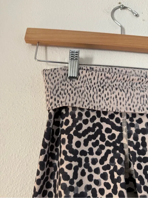 lululemon athletica Leopard Print High-Rise Leggings in Light tan and Black - Image 5