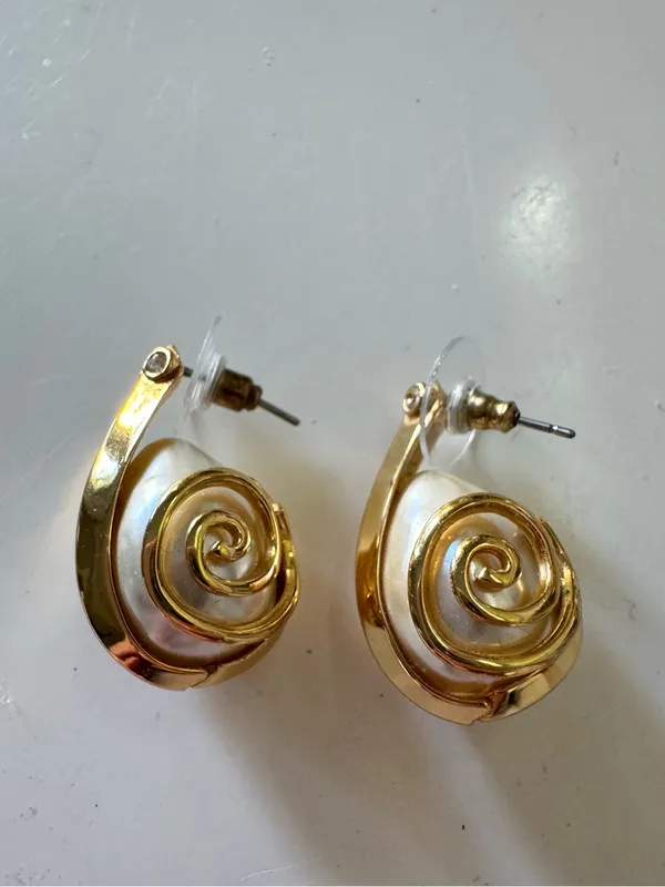 Lele Sadoughi Snail Hoop Earring in Pearl - Image 6