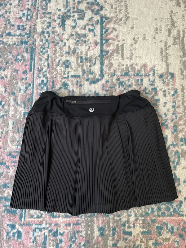 GORGEOUS LULULEMON WORKOUT SKIRT SIZE 4!!! adjustable waist and fits me as a size 2 - Image 5