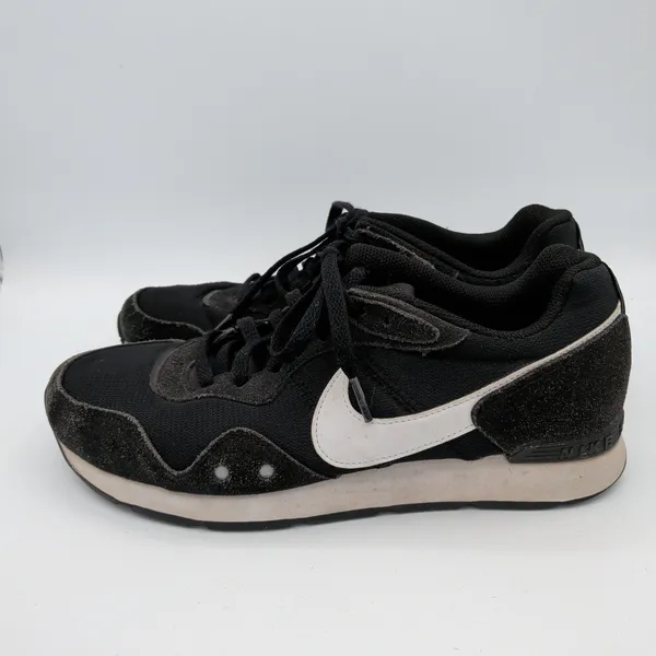Nike Venture‎ Runner Womens 9.5 Black White Suede Mesh Sneakers CK2948-001 - Image 2