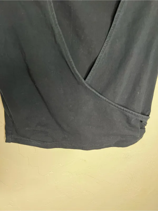 Sunday Best Aritzia Black Faux Wrap Cropped V-Neck Short‎ Sleeve Top - Image 3