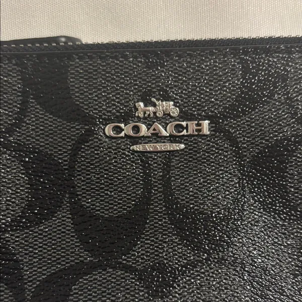 Coach Double Corner Zip Signature Wristlet Black EUC - Image 2