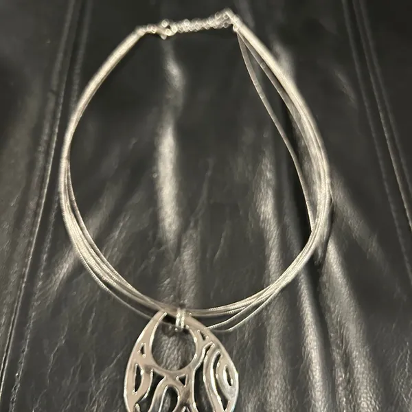 Elegant Silver Pendant Necklace - Image 2