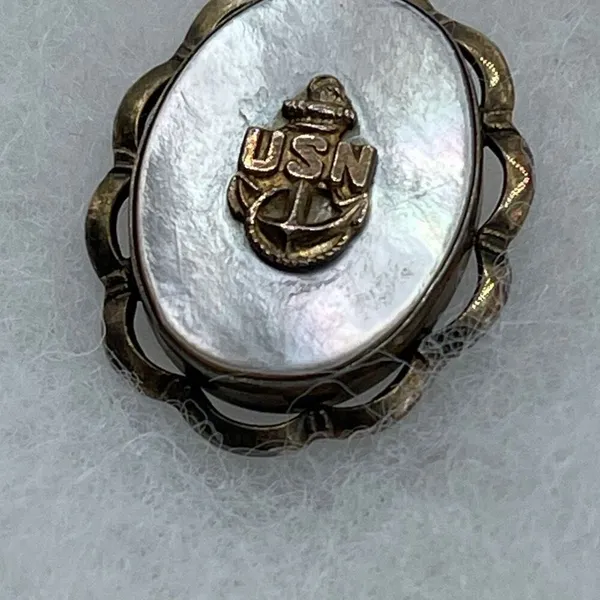 VTG WWII USN( United States Navy) sweetheart locket. Mother of pearl with Anchor - Image 2