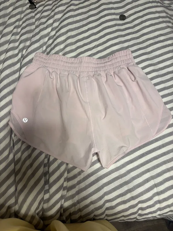 Lululemon Hotty Hot Shorts 2.5" High-Rise - Image 3