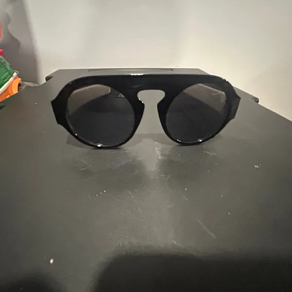 Stylish Black Sunglasses - Image 2