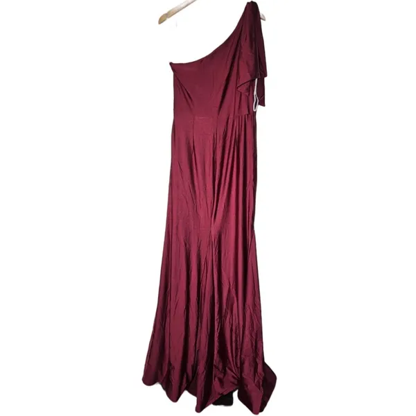Cynthia & Sahar‎ *Flawed* Mermaid Dress with Slight Train in Cabernet CS108 XL - Image 2