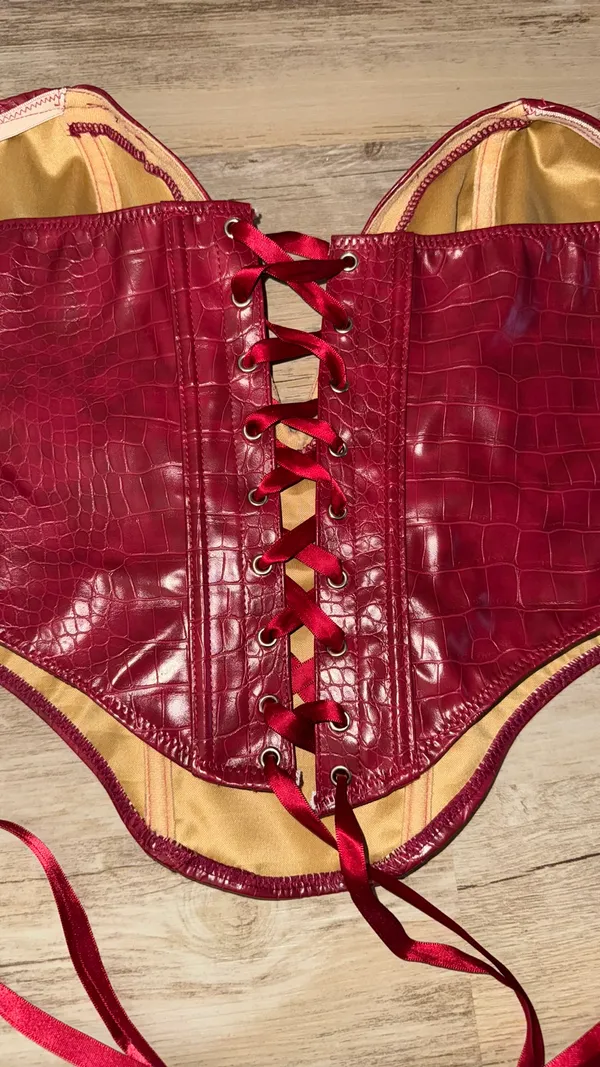 Faux red leather top - Image 5