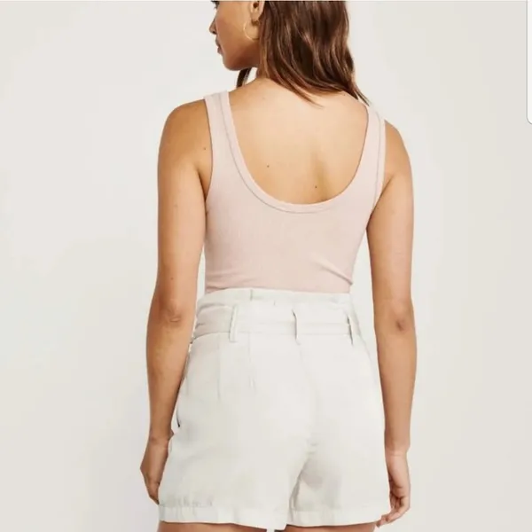 A&F • High Rise Belted Shorts paperbag tie waist beige khaki pleated - Image 10