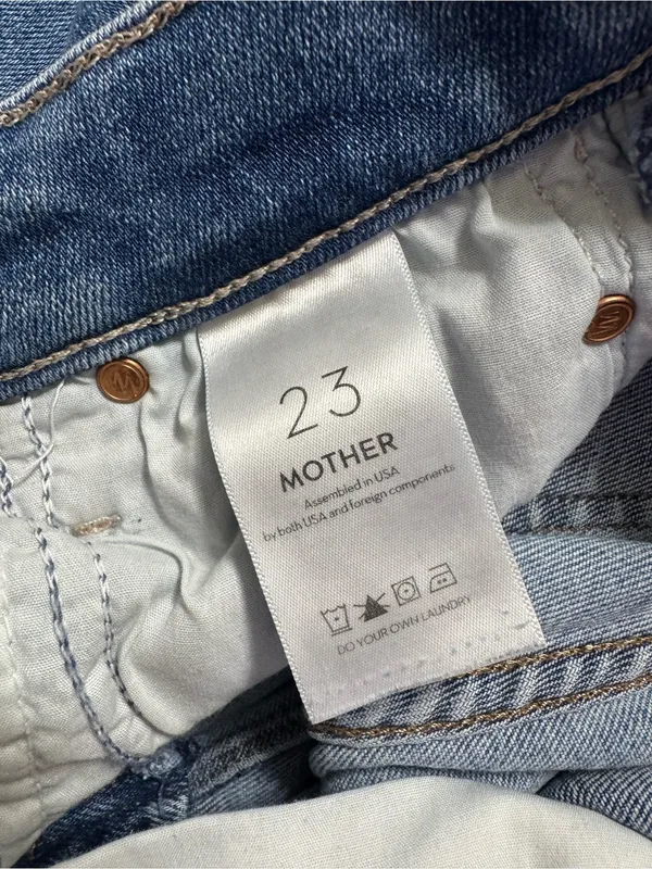 MOTHER Blue The Weekender in First Mate Medium Wash Flare Jeans Size 23 - Image 6