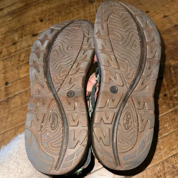 Chacos pink & green strappy comfortable slip on size 7 sandals - Image 2