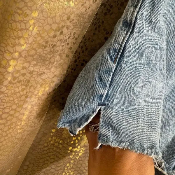 Abercrombie & Fitch High-Rise Mom Shorts Light Wash Raw Hem 10/30 - Image 5