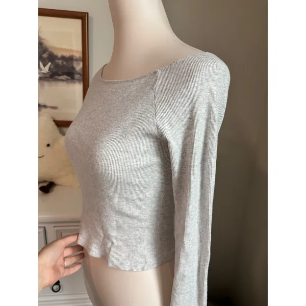 Brandy Melville Cropped Top Heather Gray Ribbed Knit Long Sleeve Boat Neck Basic - Image 2