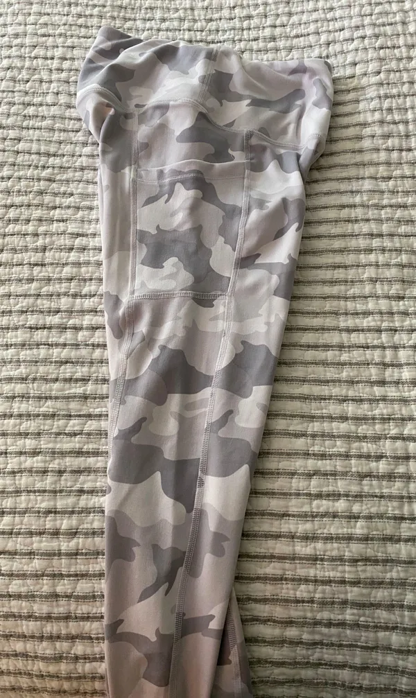 Yogalicious Camo Leggings - Image 3