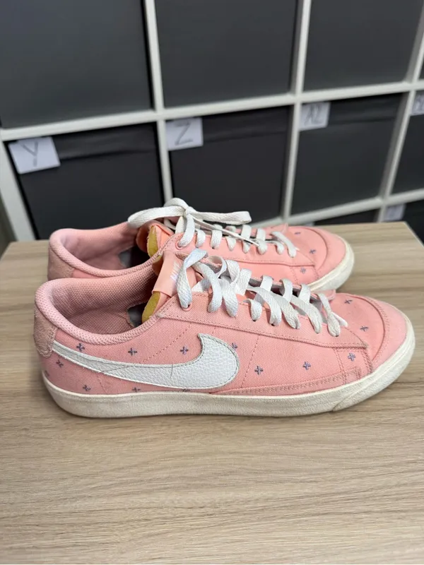 Nike Blazer Low Women's Pink Canvas Low-Top Sneakers - Image 4