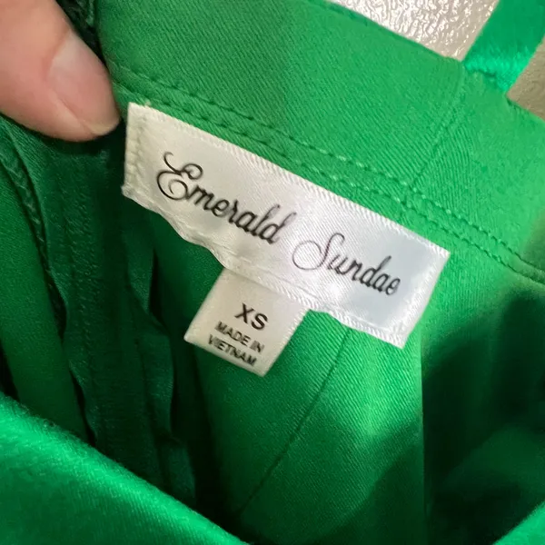 Emerald Sundae Cocktail Dress XS Green Satin Ruffle Flounce Holiday Party V-Neck - Image 6