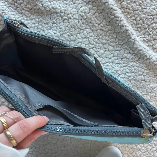Aqua and Navy Mesh Organizer Bag Blue - Image 2