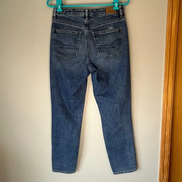 American Eagle Distressed Mom Jean Size 4 Regular - Image 2