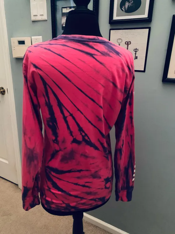 This is a pink and purple Vans tie-dye long-sleeve t-shirt featuring the brand's signature white logo on the chest. - Image 13