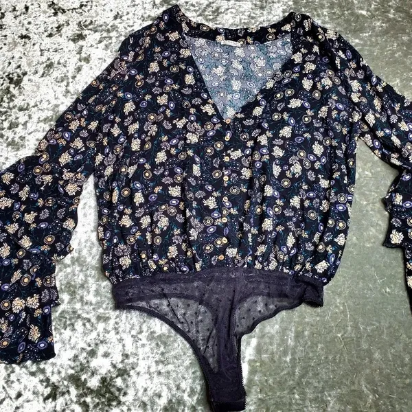 Free People‎ She's Dainty Bell-Sleeve Bodysuit - Image 9