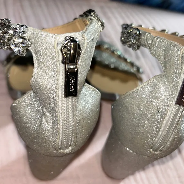 Badgley Mischka Jewel Size 6.5 Silver Jeweled Chunk Heels - Image 7
