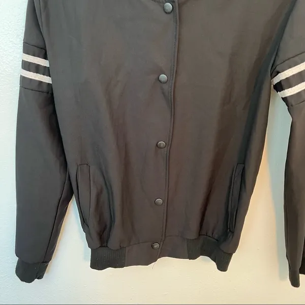 Women's Size Medium Stand Collar‎ Buttons Crop Coat Black White Long Sleeve Snap - Image 5