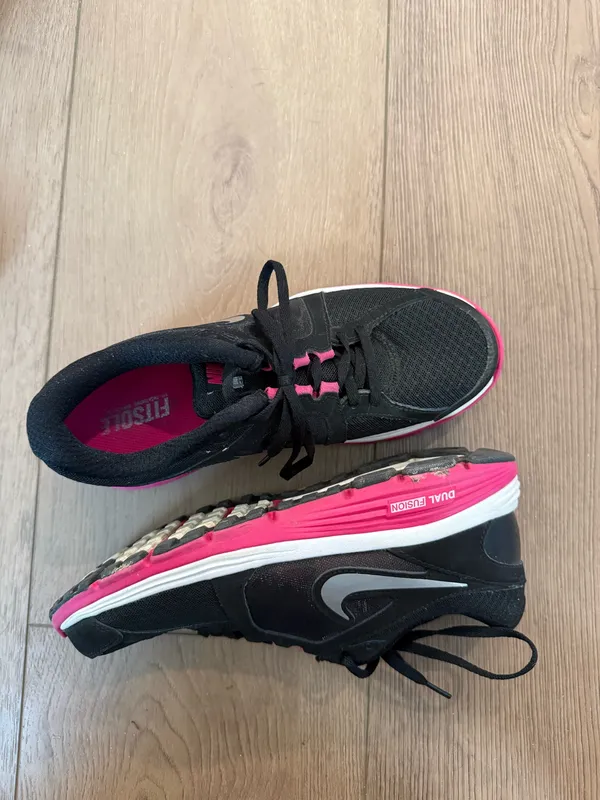 Pink and black Nike running shoes - Image 3