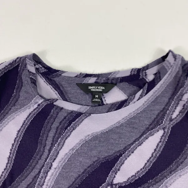 Simply Vera Vera Wang Shirt Womens Medium Purple Asymmetrical Hem Abstract‎ Top - Image 2
