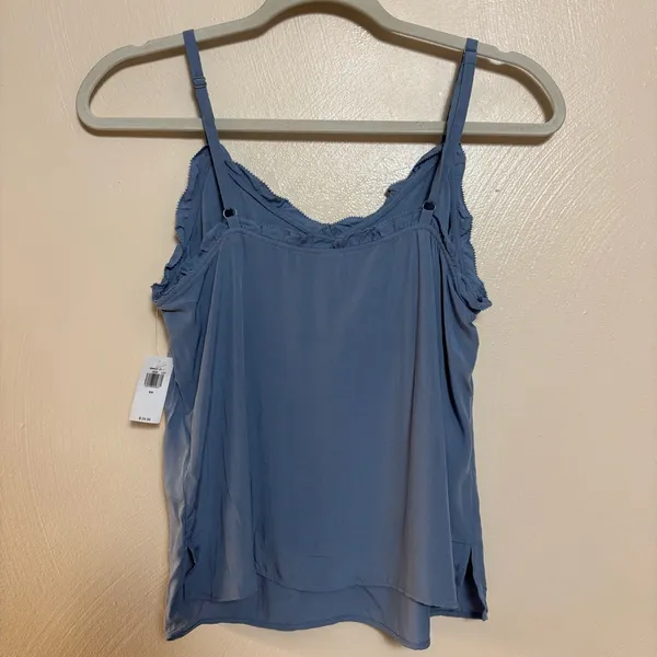 NWT‎ Old Navy Women's Ruffle Trim Cami Tank Top Blue Adjustable Straps Size XS - Image 4
