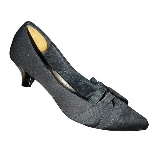 Nice black kitten heels , perfect for many occasions. Size 7.5 - Image 5