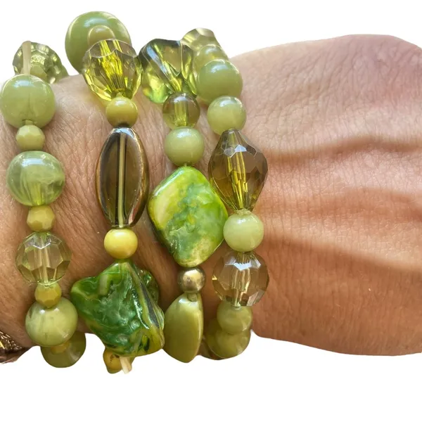 Green beaded stretchy bracelets - Image 2