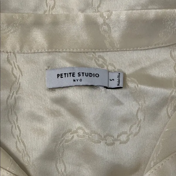Petite Studio NYC Cream Cropped Blouse Size Small - Image 2