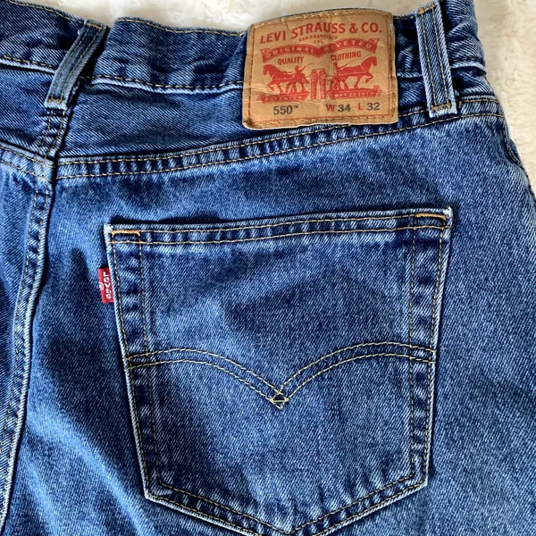 Levi's Mom Shorts in Medium Blue Wash‎ - Image 8