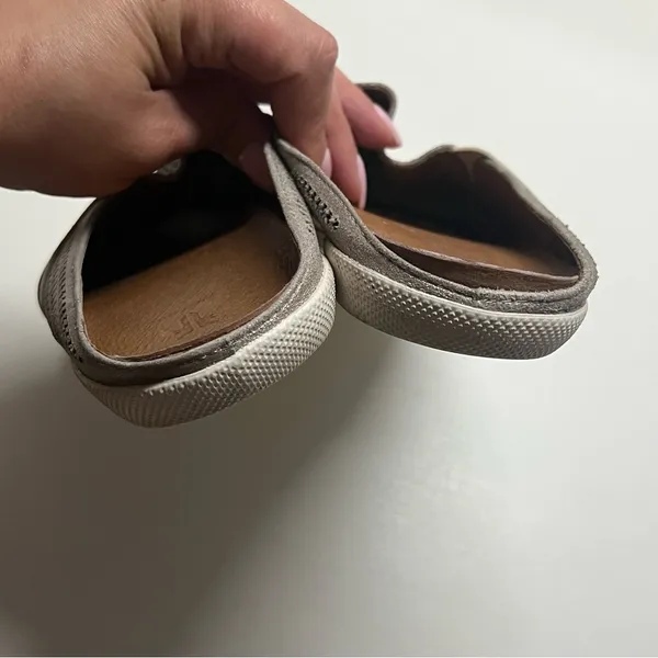 FRYE‎ Melanie Perforated Slip On Mules 9M Casual Chic Minimalist Neutral Comfort - Image 5
