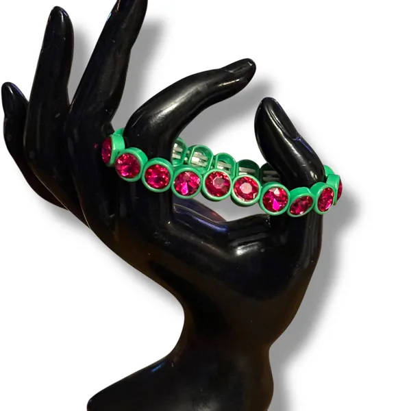Green with hot pink gemstone stretch bracelet - Image 2