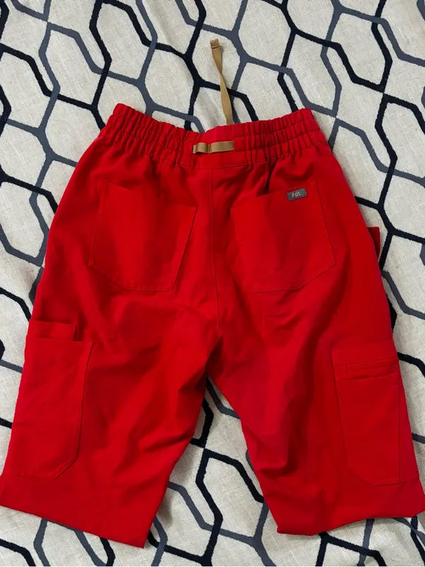 Figs Women’s KADE Cargo Scrub Pant size XS/P in red - Image 3
