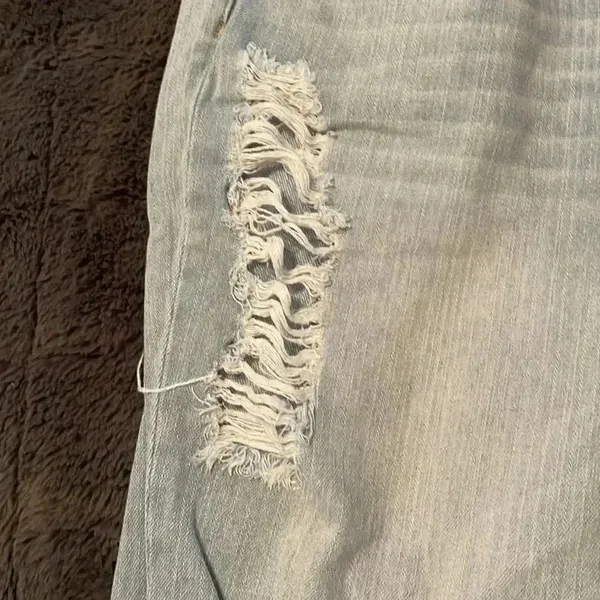 Refuge 💜💜 Distressed jeans - Image 3