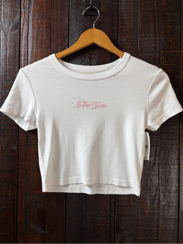 PacSun Cropped White Tee with New York Graphic - NWT XS - Image 3