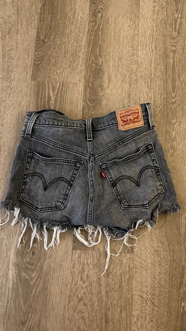Levi’s Black Denim Shorts 501 - Image 2