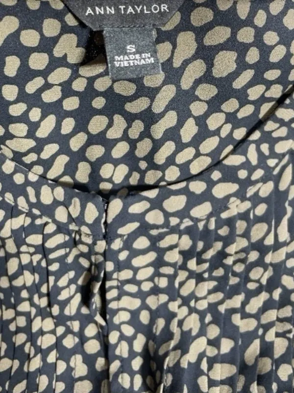 Ann Taylor Green & Black Printed Long Sleeve Blouse Size S Pleated Front - Image 9
