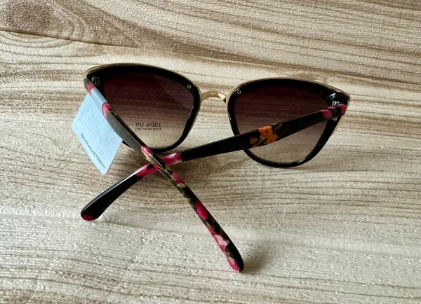 Cat Eye Sunglasses Black - Image 3
