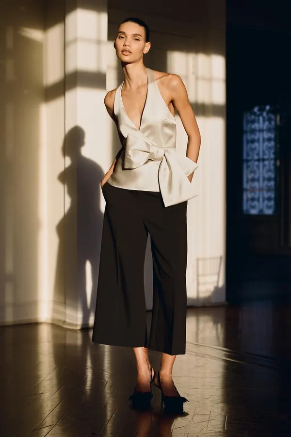 NWT Zara soft gold bow satin halter top. Size Large - Image 3
