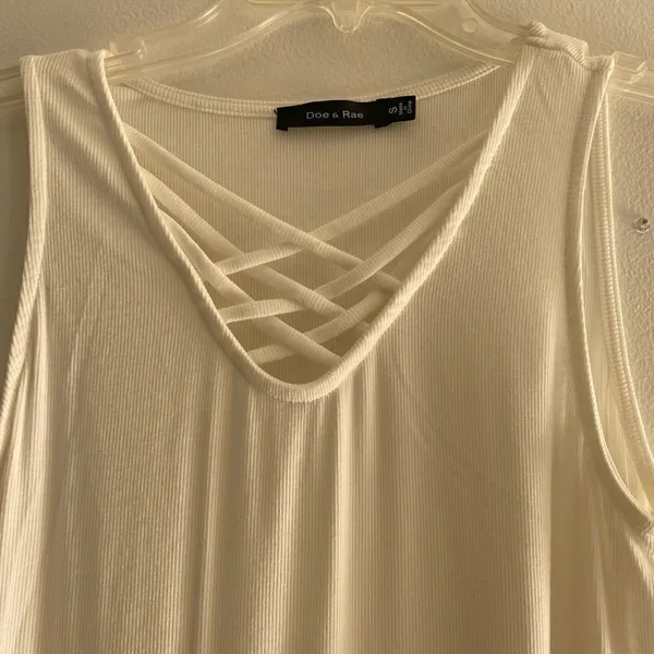 Doe & Rae White Ribbed Criss Cross Neckline Tank Top Size Small - Image 4