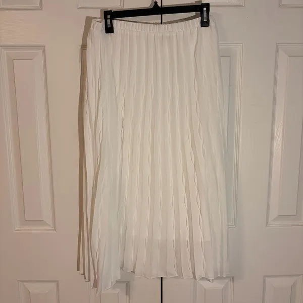 Nanette Lepore Elegant White Pleated Skirt large - Image 2