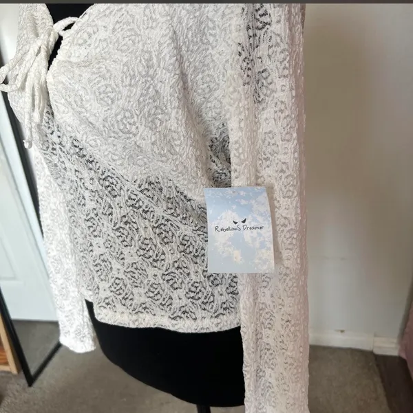 White lace blouse with floral pattern and tie front detail - Image 2