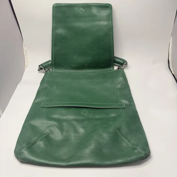 Matt & Nat Leia Vintage Shoulder Bag Emerald Green Vegan Leather Silver Clasp - Image 11
