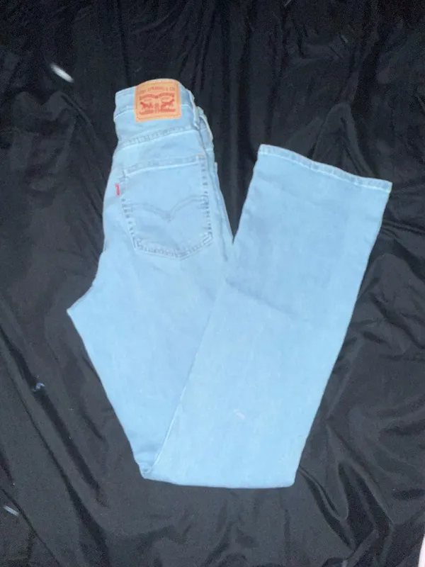 725 High-Rise Levi’s Bootcut Women’s Jeans - Image 3