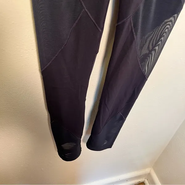 New Balance Women's Athletic Leggings Navy Blue Cropped Mesh Waist Compression - Image 7