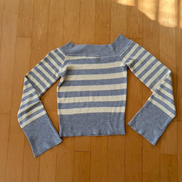 Princess Polly Perrey long sleeve grey and yellow off the shoulder sweater - Image 3